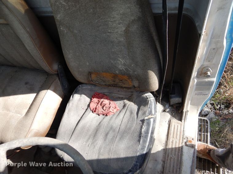 image for item DS1530 1996 Ford LN8000  refuse truck