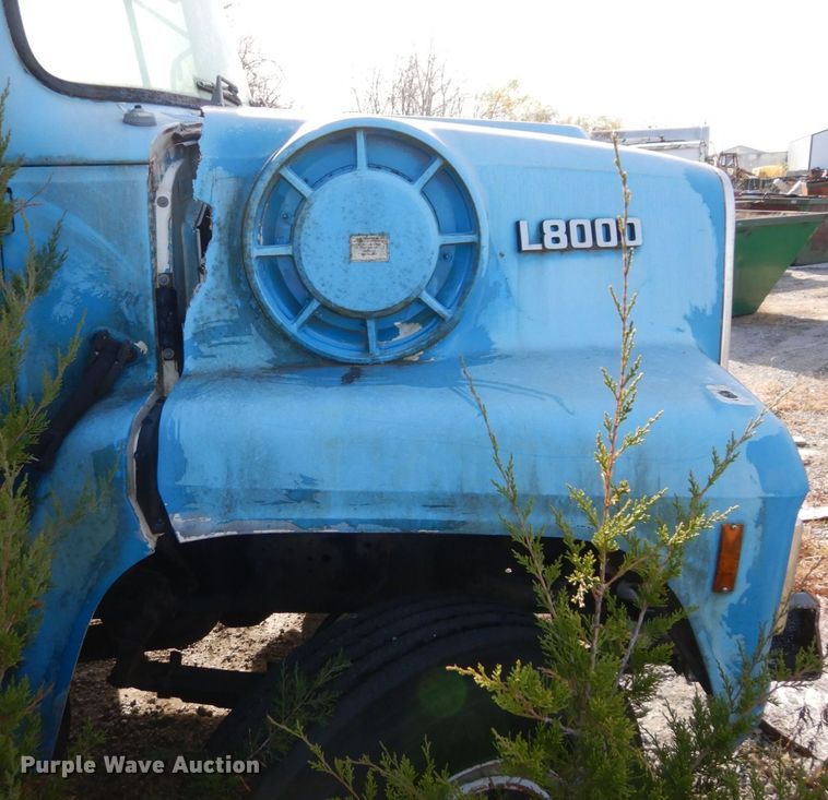 image for item DS1530 1996 Ford LN8000  refuse truck