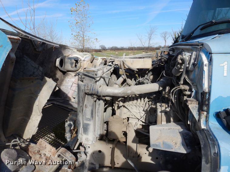 image for item DS1530 1996 Ford LN8000  refuse truck