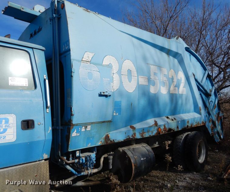 image for item DS1530 1996 Ford LN8000  refuse truck