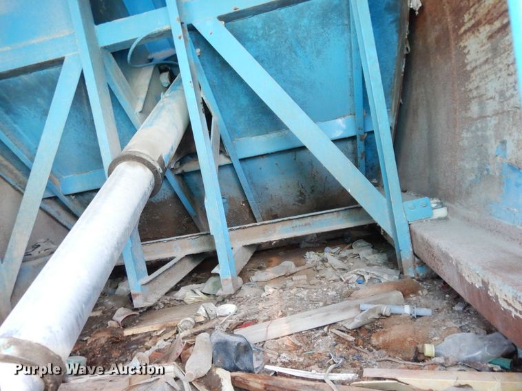 image for item DS1530 1996 Ford LN8000  refuse truck