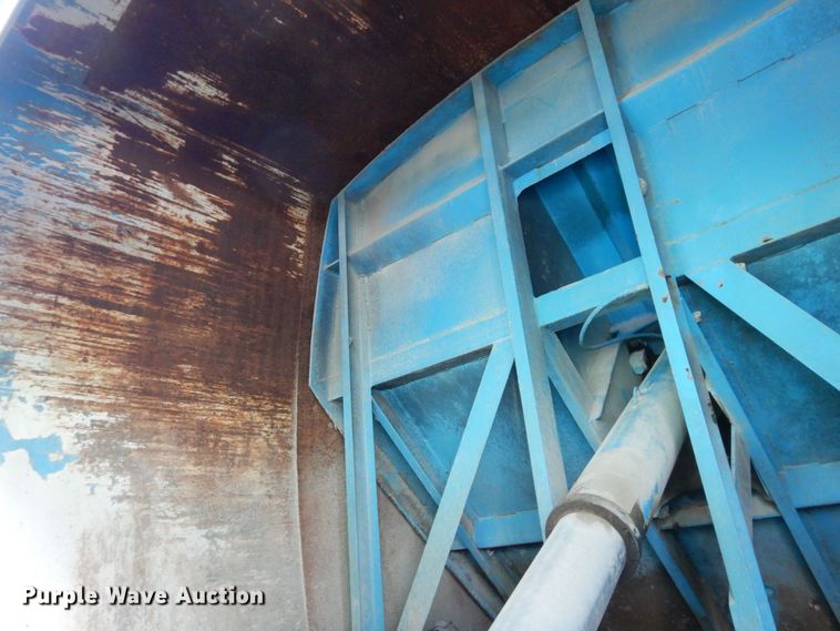 image for item DS1530 1996 Ford LN8000  refuse truck