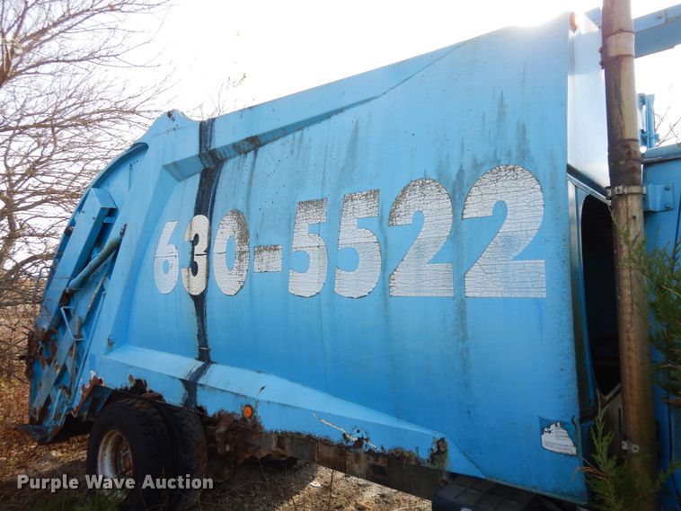 image for item DS1530 1996 Ford LN8000  refuse truck