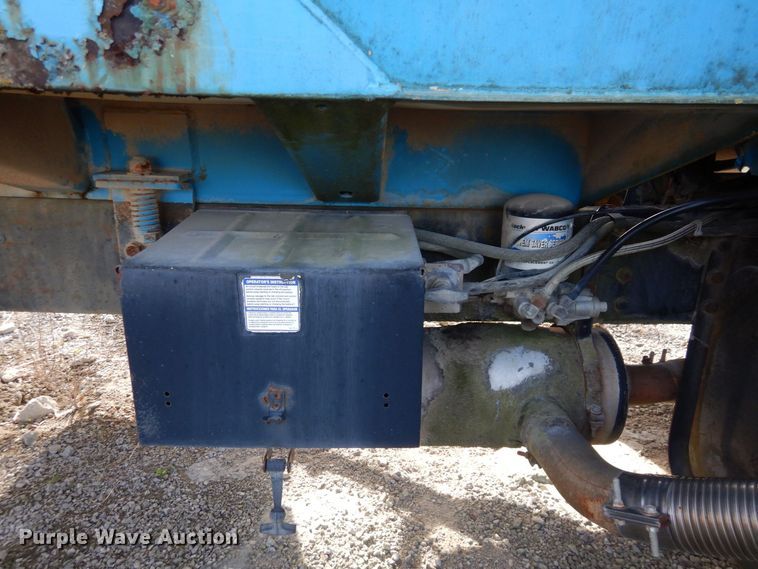 image for item DS1530 1996 Ford LN8000  refuse truck