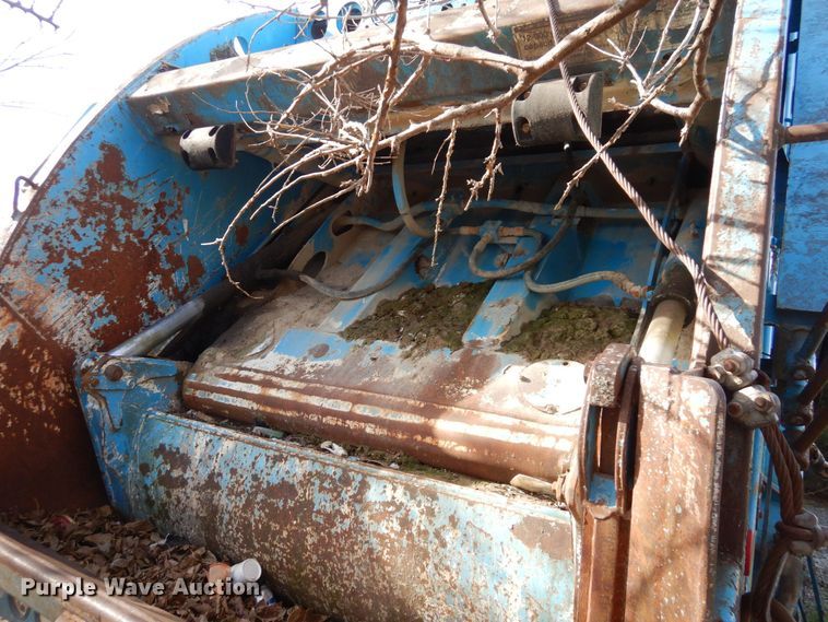 image for item DS1530 1996 Ford LN8000  refuse truck