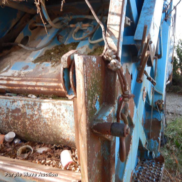 image for item DS1530 1996 Ford LN8000  refuse truck