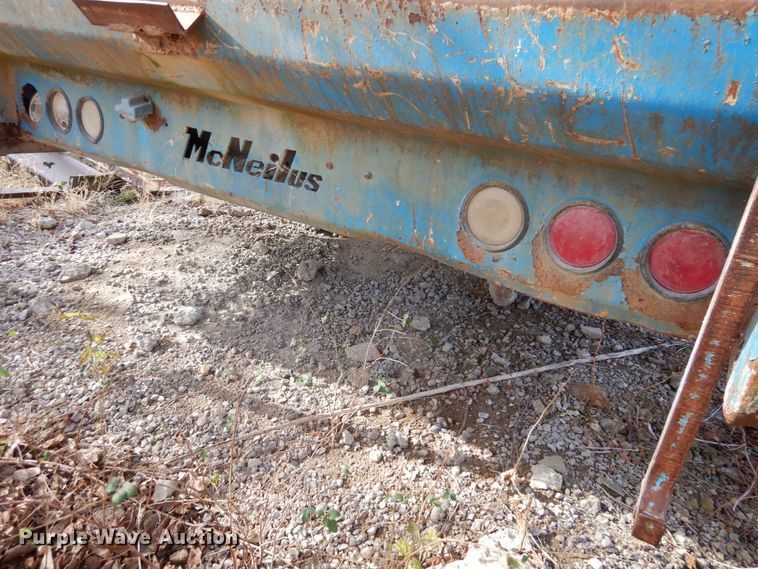 image for item DS1530 1996 Ford LN8000  refuse truck