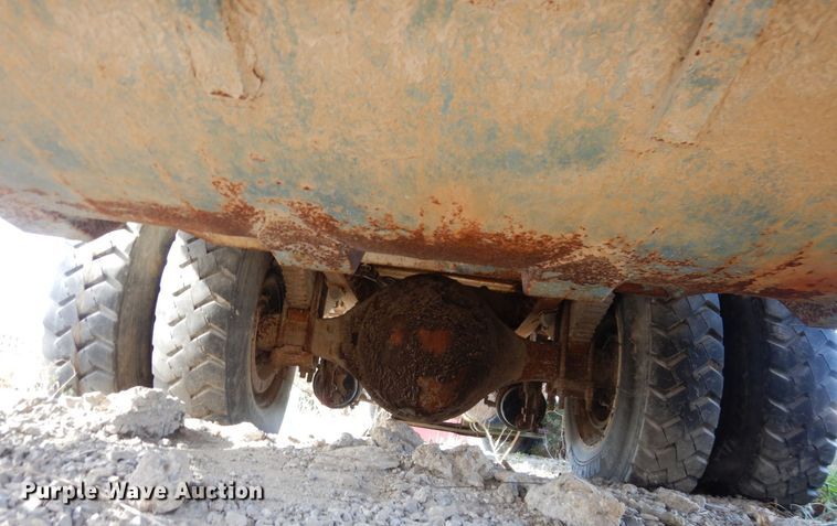 image for item DS1530 1996 Ford LN8000  refuse truck