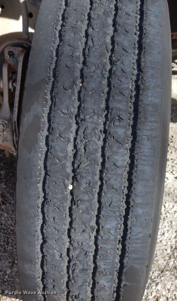 image for item DS1530 1996 Ford LN8000  refuse truck