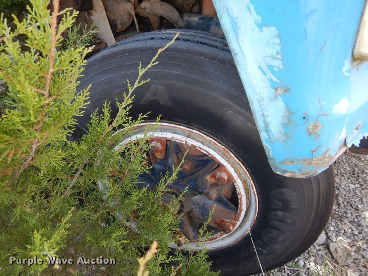 image for item DS1530 1996 Ford LN8000  refuse truck