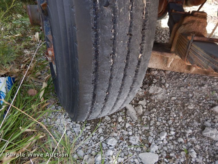 image for item DS1530 1996 Ford LN8000  refuse truck