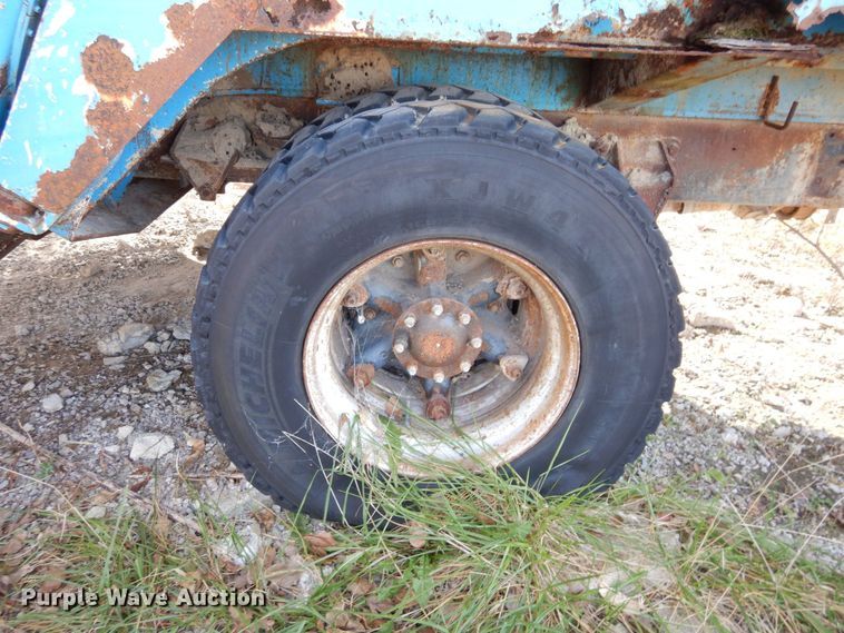 image for item DS1530 1996 Ford LN8000  refuse truck