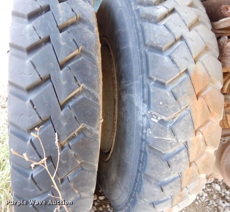 image for item DS1530 1996 Ford LN8000  refuse truck