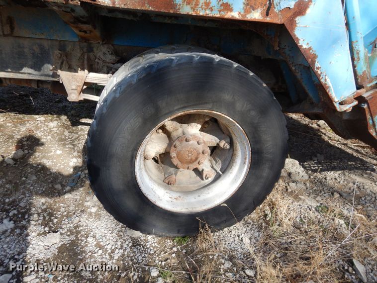 image for item DS1530 1996 Ford LN8000  refuse truck