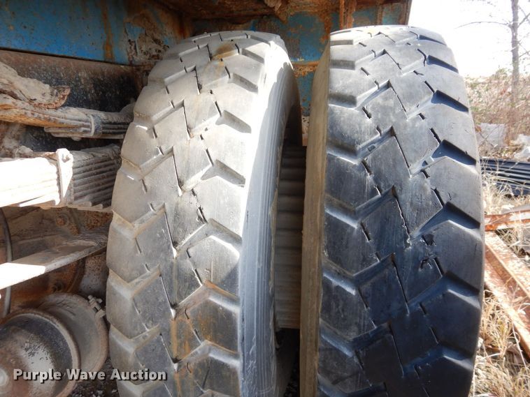 image for item DS1530 1996 Ford LN8000  refuse truck