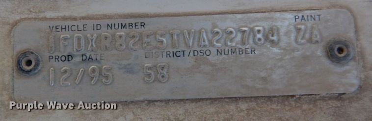 image for item DS1530 1996 Ford LN8000  refuse truck