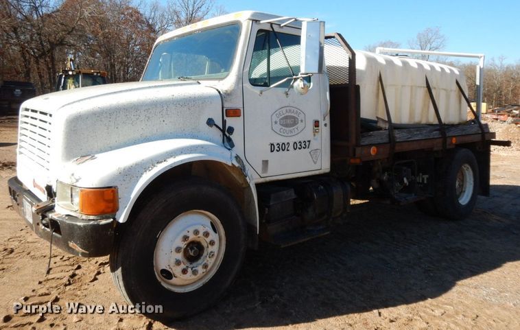 image for item HG9309 1990 International 4700  flatbed truck