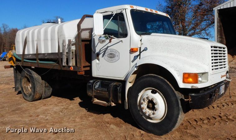 image for item HG9309 1990 International 4700  flatbed truck