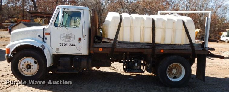 image for item HG9309 1990 International 4700  flatbed truck