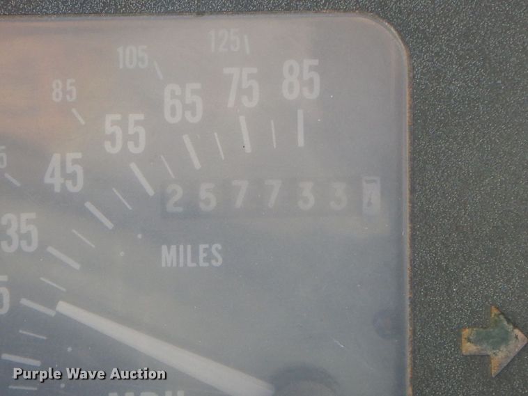 image for item HG9309 1990 International 4700  flatbed truck