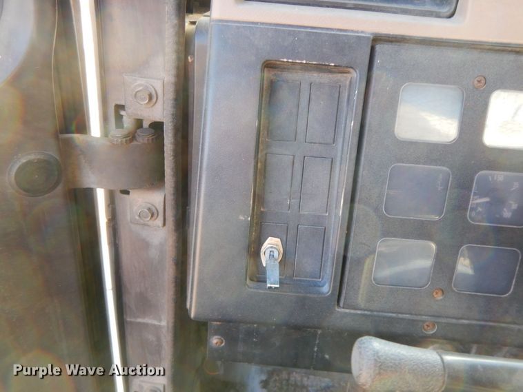 image for item HG9309 1990 International 4700  flatbed truck