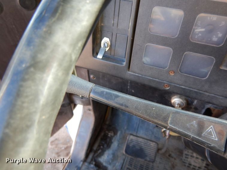 image for item HG9309 1990 International 4700  flatbed truck