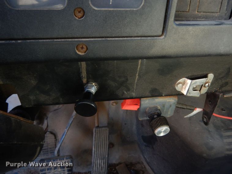 image for item HG9309 1990 International 4700  flatbed truck