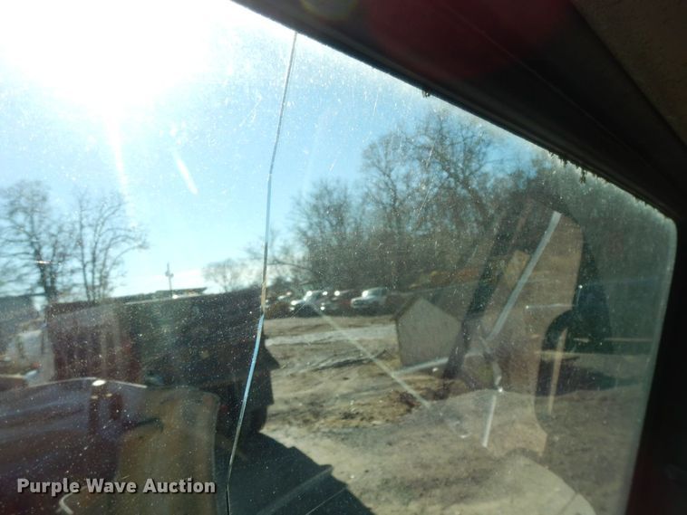 image for item HG9309 1990 International 4700  flatbed truck