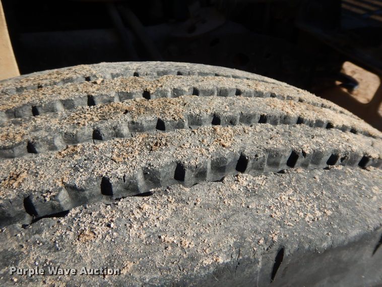 image for item HG9309 1990 International 4700  flatbed truck