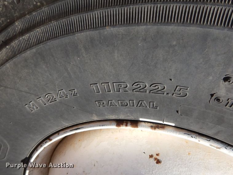 image for item HG9309 1990 International 4700  flatbed truck