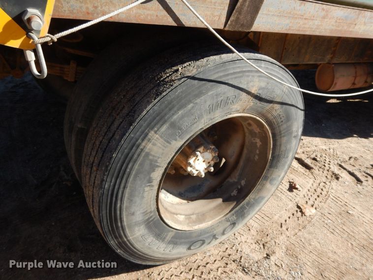 image for item HG9309 1990 International 4700  flatbed truck