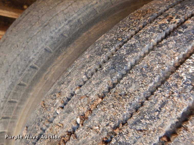 image for item HG9309 1990 International 4700  flatbed truck