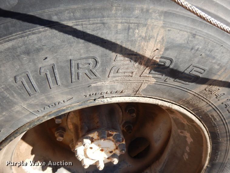 image for item HG9309 1990 International 4700  flatbed truck