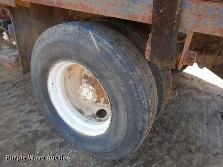 image for item HG9309 1990 International 4700  flatbed truck