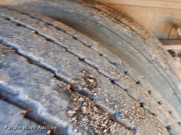 image for item HG9309 1990 International 4700  flatbed truck