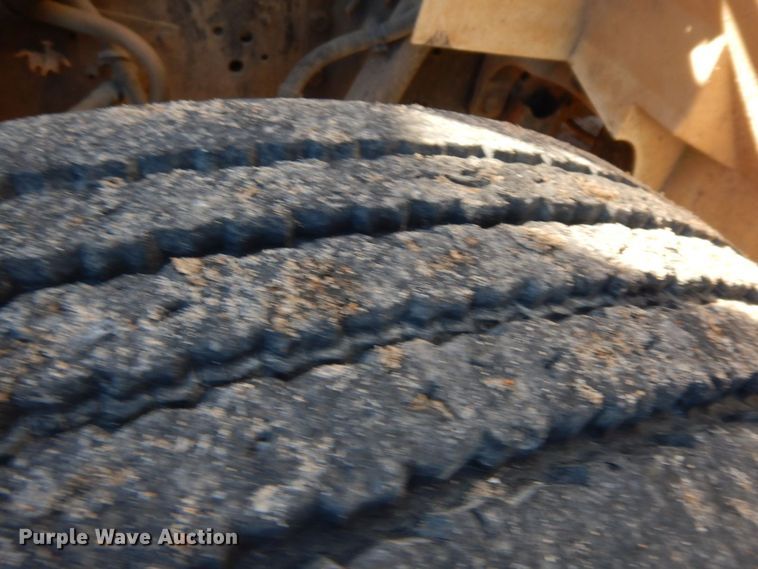 image for item HG9309 1990 International 4700  flatbed truck