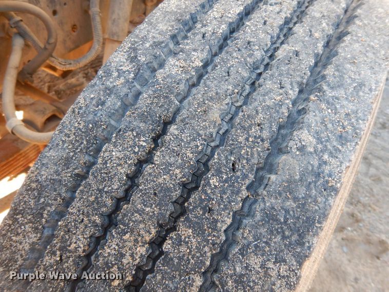 image for item HG9309 1990 International 4700  flatbed truck