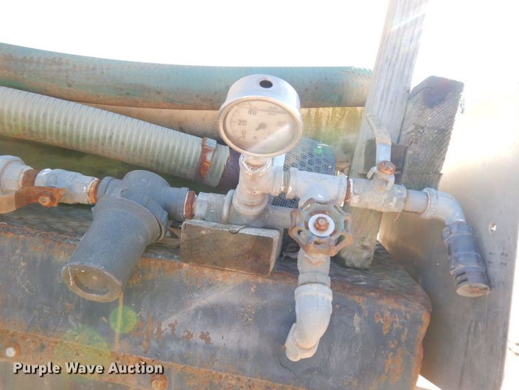 image for item HG9309 1990 International 4700  flatbed truck