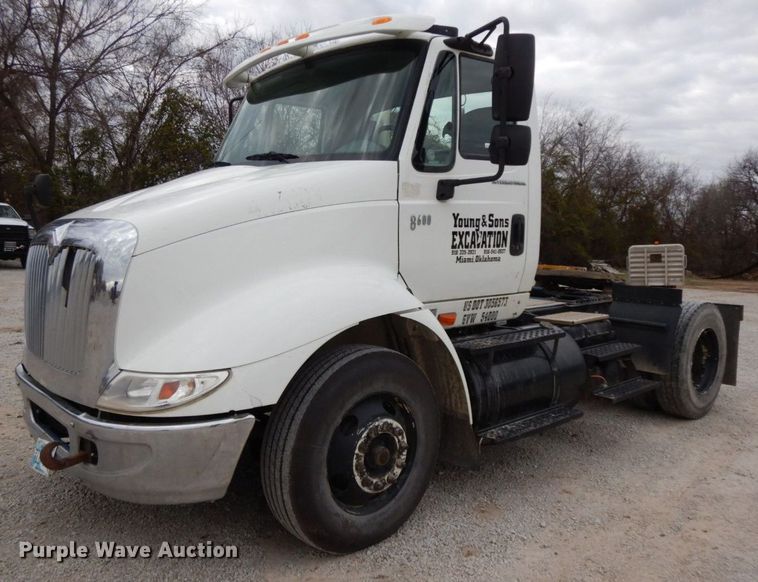 image for item HG9351 2007 International 8600  semi truck