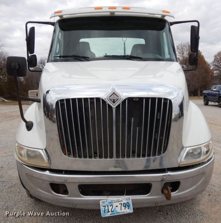 image for item HG9351 2007 International 8600  semi truck