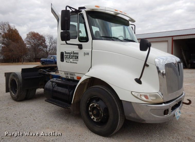 image for item HG9351 2007 International 8600  semi truck