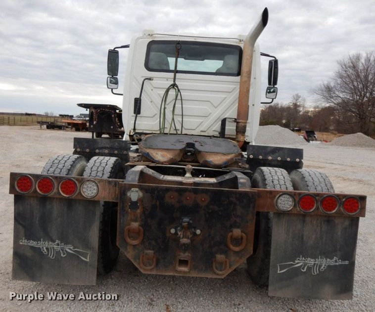 image for item HG9351 2007 International 8600  semi truck