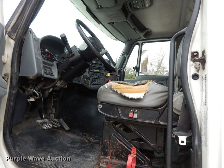 image for item HG9351 2007 International 8600  semi truck