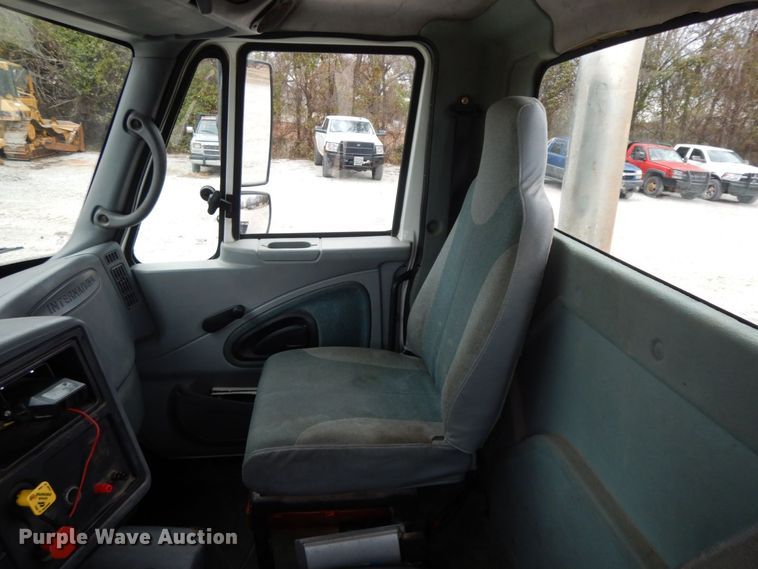 image for item HG9351 2007 International 8600  semi truck