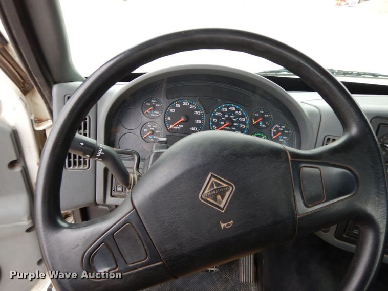 image for item HG9351 2007 International 8600  semi truck