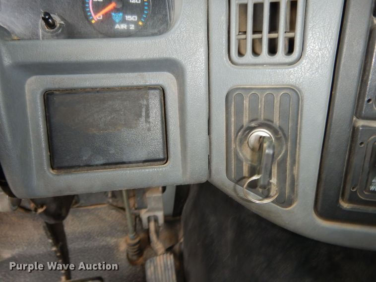 image for item HG9351 2007 International 8600  semi truck