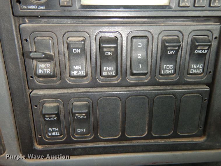 image for item HG9351 2007 International 8600  semi truck