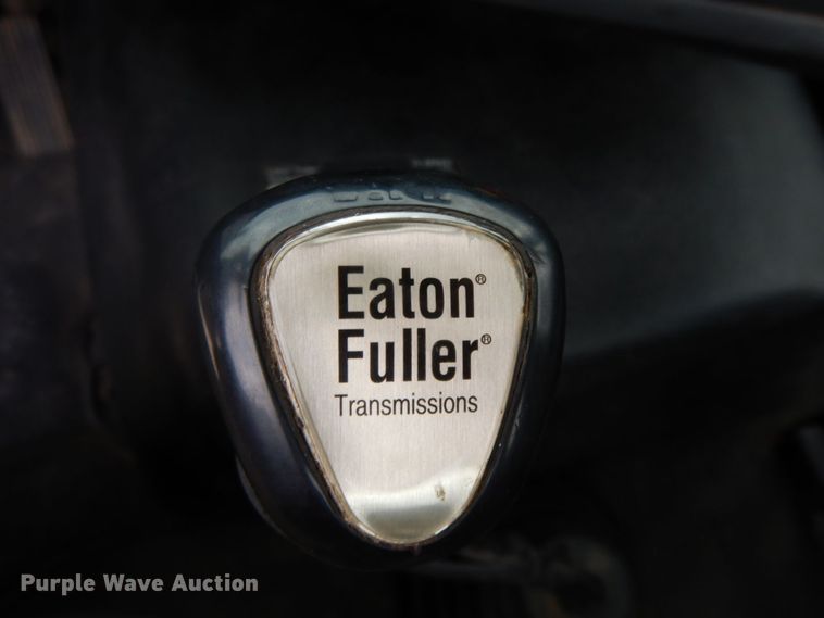 image for item HG9351 2007 International 8600  semi truck