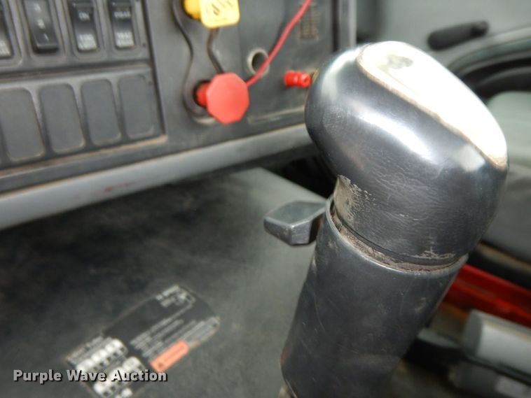 image for item HG9351 2007 International 8600  semi truck