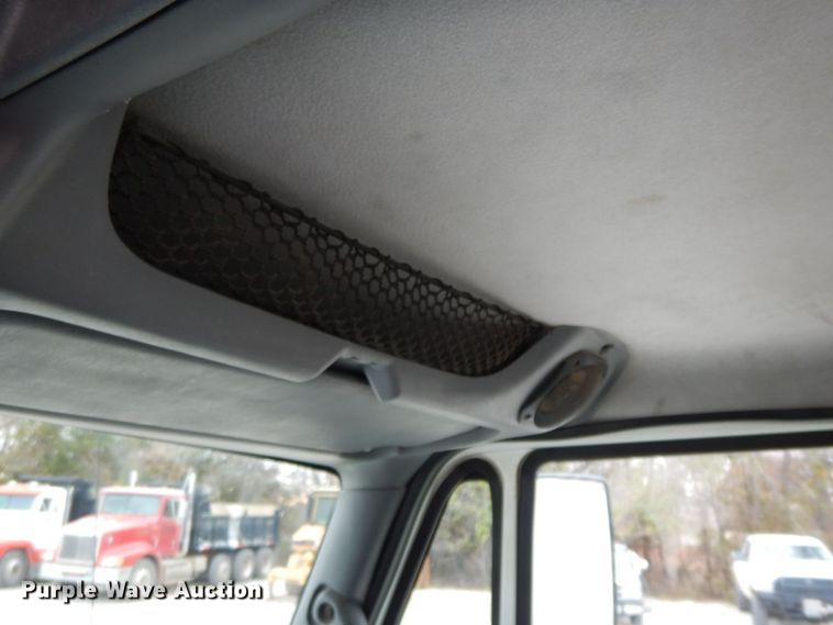 image for item HG9351 2007 International 8600  semi truck